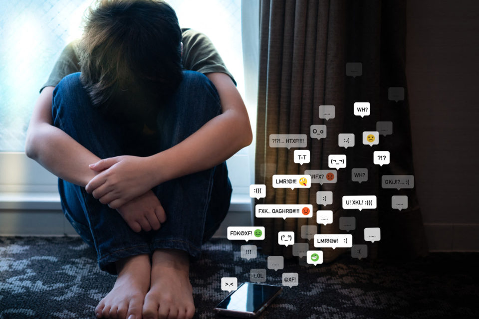 cyberharcelement-adobestock-myboysme-960x640